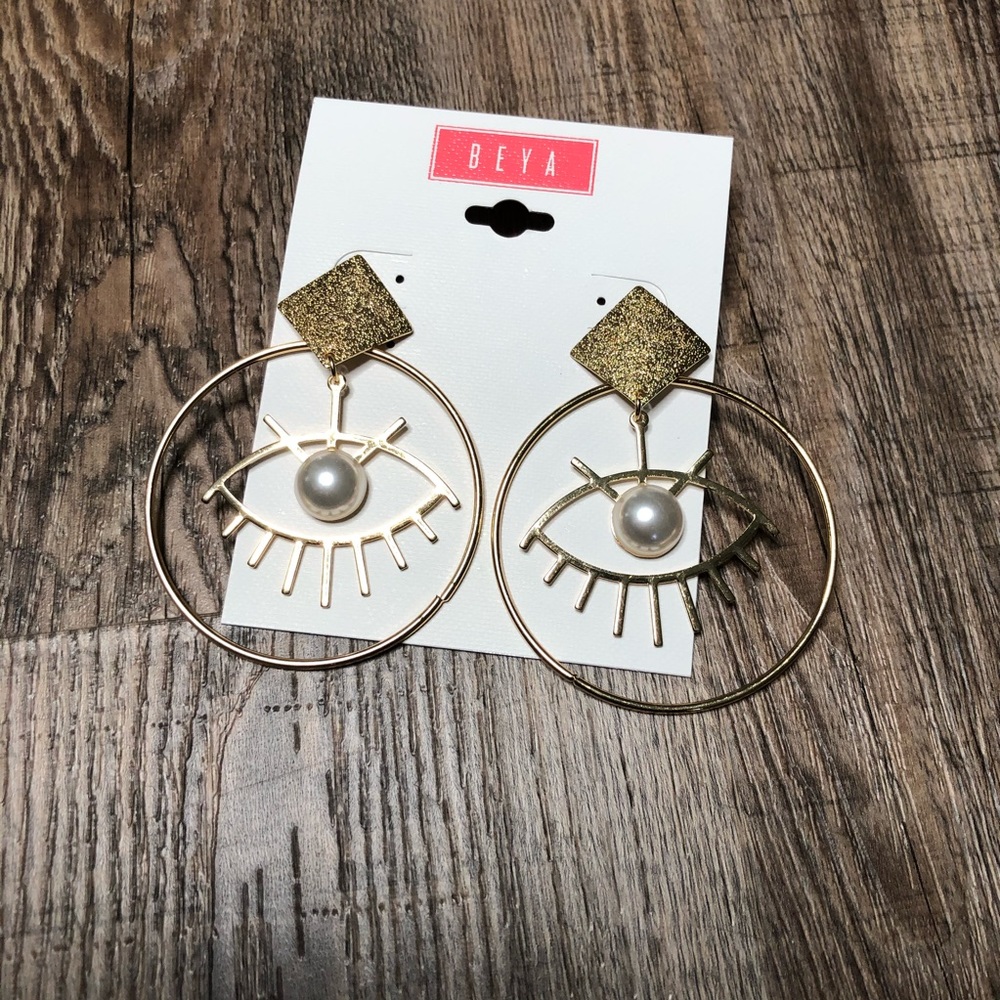 Eyes drop earrings